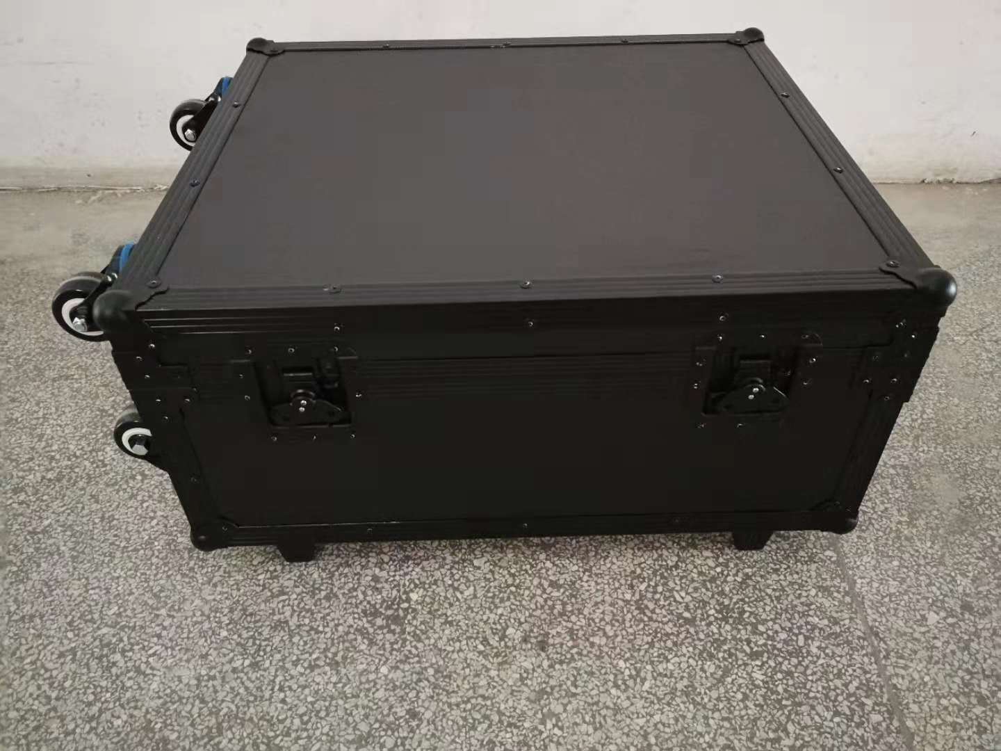 全黑铝合金手提箱批发,精密测试设备包装箱,铝合金包装箱